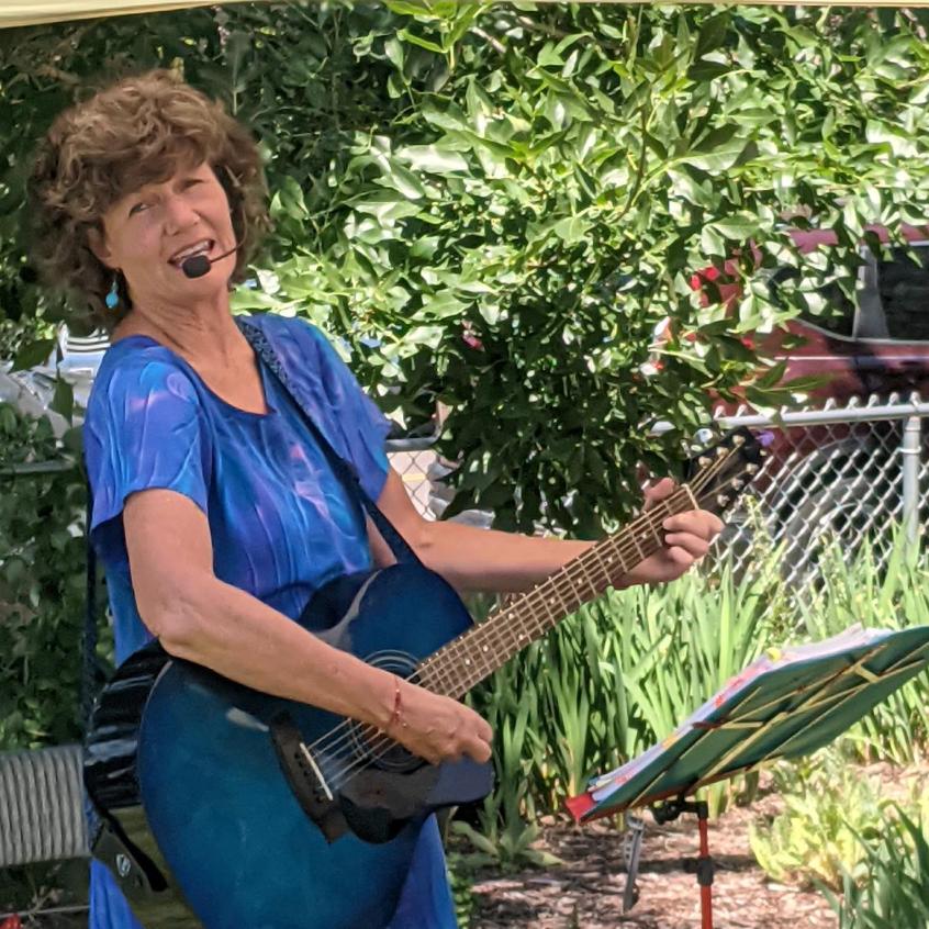 Elsa Wolff entertaining us